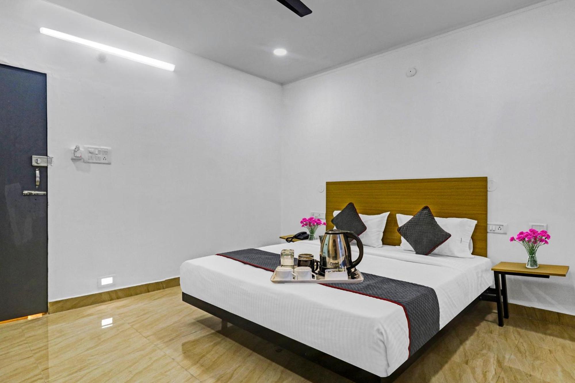 Townhouse De Alphabet Hotel Gachibowli Zewnętrze zdjęcie